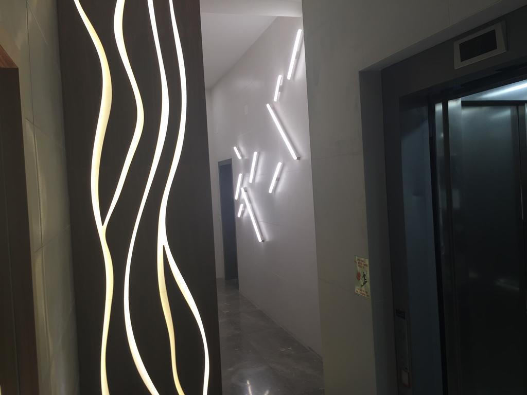 Sunny Luxury Apartments 텔아비브 외부 사진